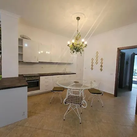 Mia Luxury Near Park Apartment
