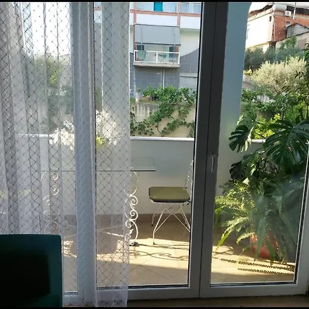 Mia Luxury Near Park * Tirana